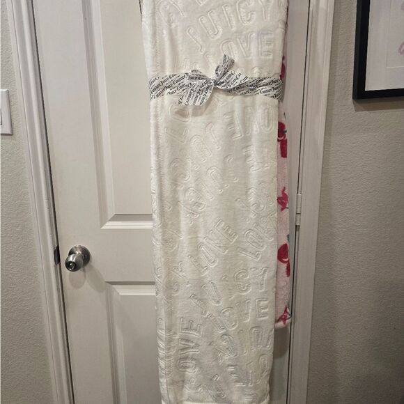 Juicy Couture Home  2-PK Heart Cherry & JUICY Embroidered Plush Throw Blanket - Picture 4 of 8